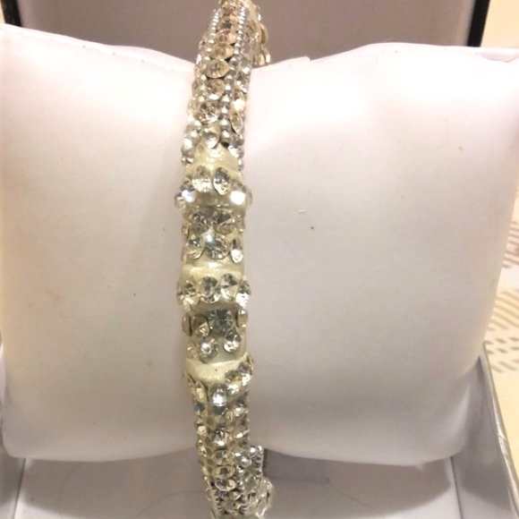 SPARKLY White and Silver Metal Bangle - Picture 2 of 4